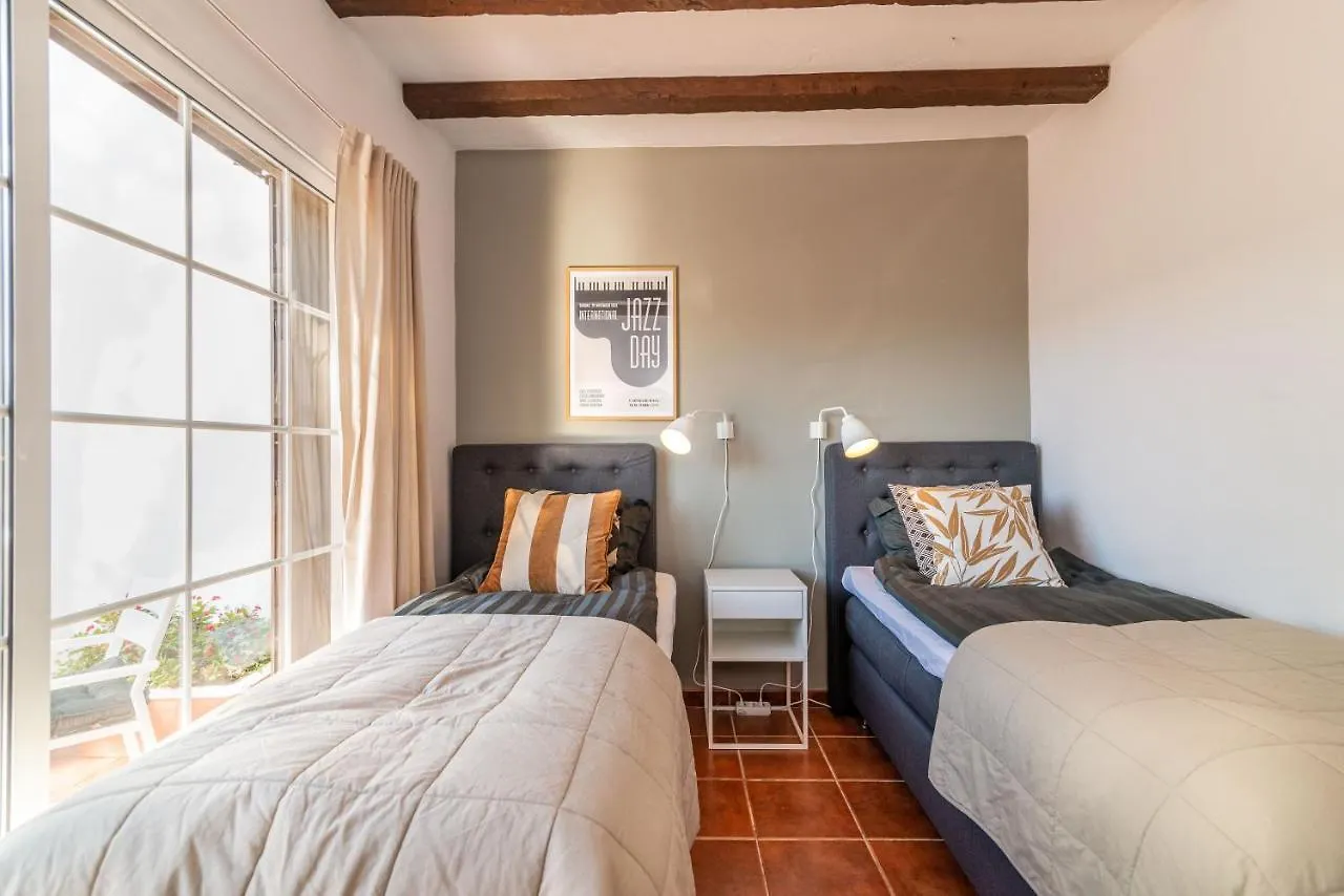 Apartment Newly Renovated 3 Bedroom Apt Next To Puerto Banus Marbella