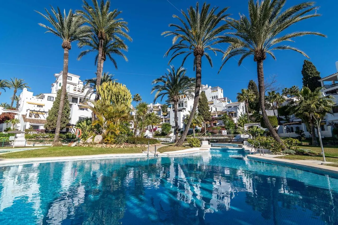 Newly Renovated 3 Bedroom Apt Next To Puerto Banus Marbella