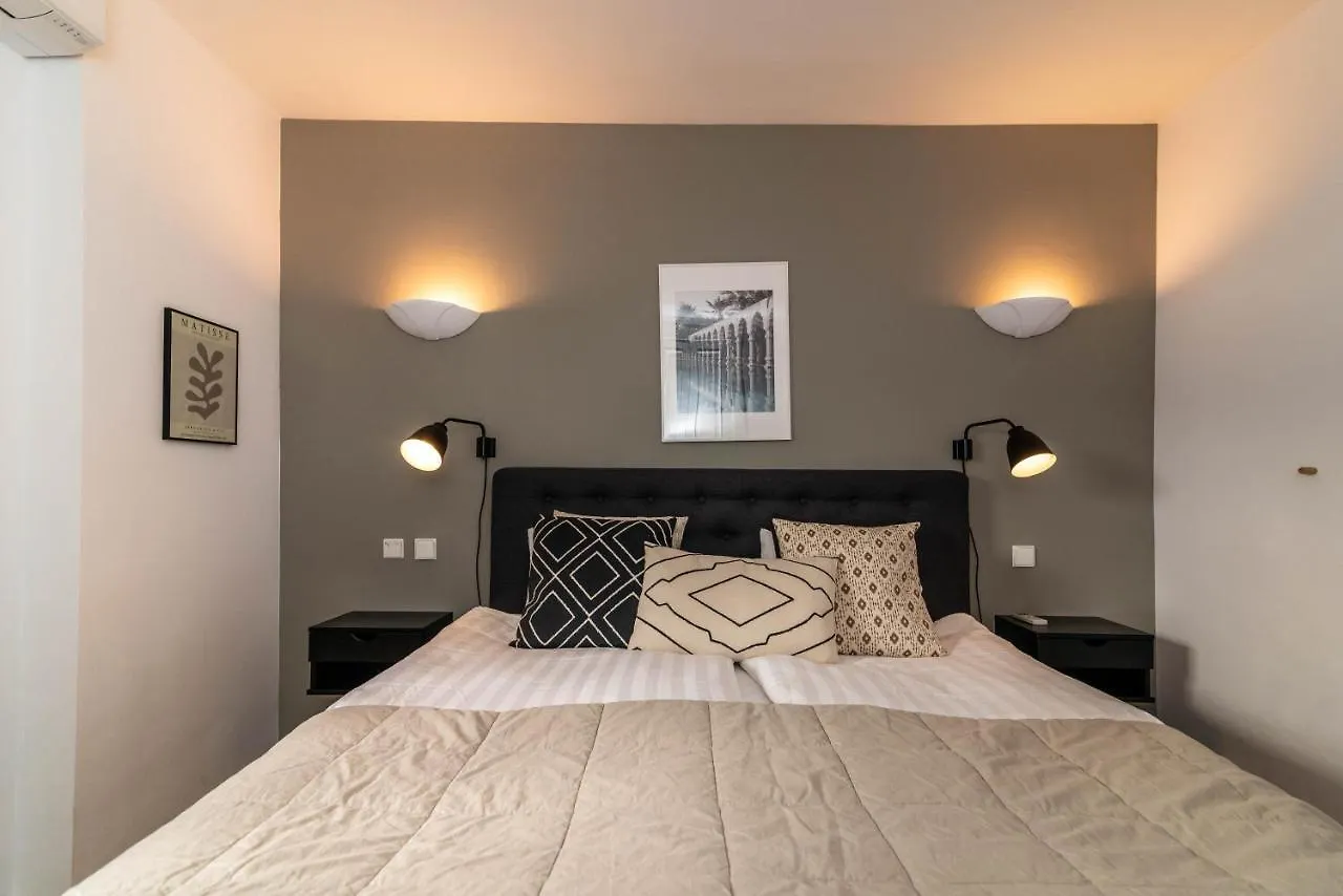 Apartment Newly Renovated 3 Bedroom Apt Next To Puerto Banus Marbella